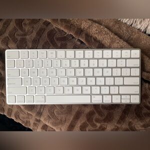 Apple Bluetooth Magic Keyboard (A1664) USB-C, Silver/White
